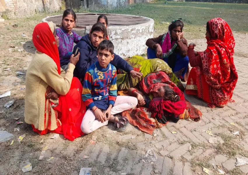  बहराइच: धरने पर बैठा परिवार तो पुलिस ने दर्ज किया मुकदमा, जानें पूरा मामला  