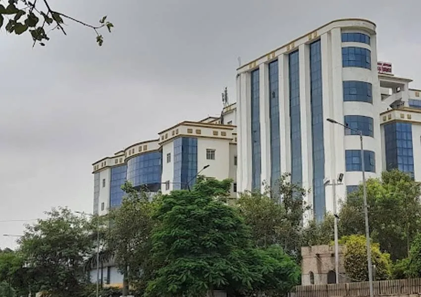 लखनऊ: वेतन न मिलने से भुखमरी की कगार पर पहुंचे लोहिया संस्थान में तैनात आउटसोर्सिंग कर्मचारी