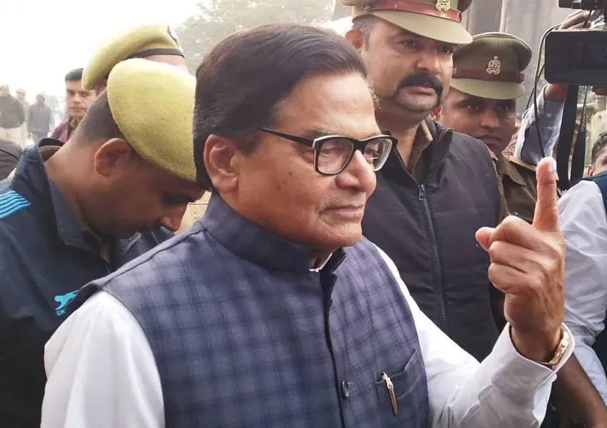 मैनपुरी उपचुनाव: रामगोपाल यादव ने सैफई में किया मतदान, पुलिस प्रशासन पर लगाया बड़ा आरोप 