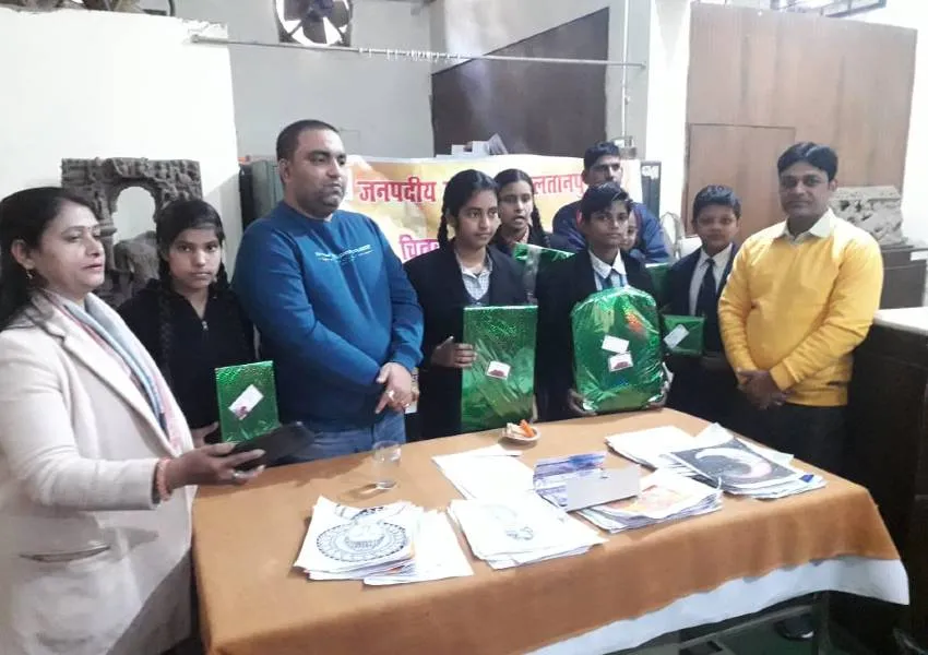 सुल्तानपुर: चित्रकला प्रतियोगिता में शिवांगी प्रथम तो माही को मिला द्वितीय स्थान 