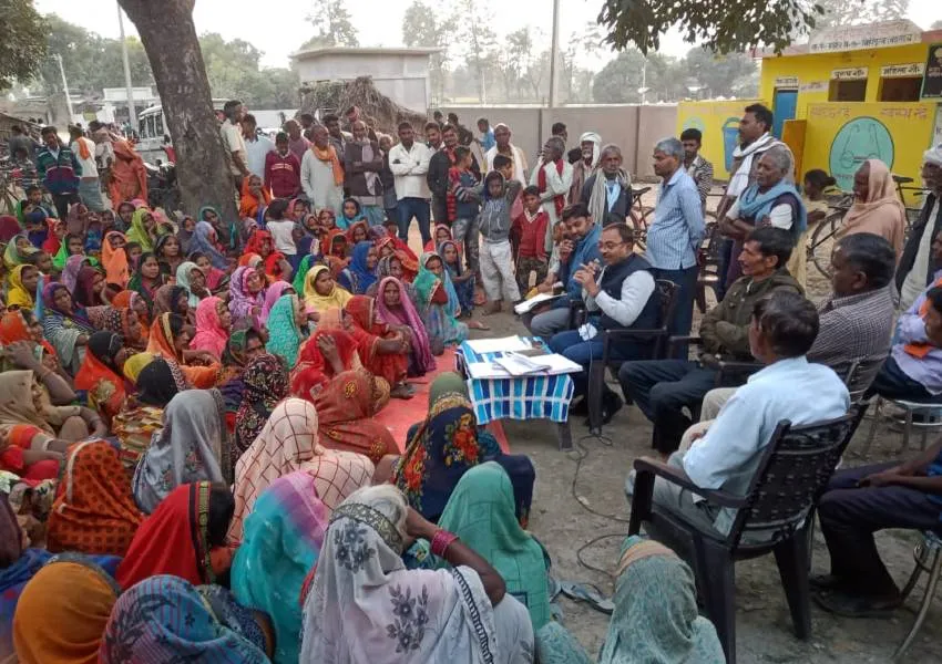 बहराइच: मझाव गांव के लोगों को नहीं मिल रहा सरकारी योजनाओं का लाभ, खुली बैठक में उठाई आवाज, जानें वजह