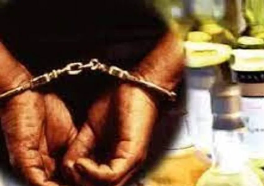 मऊ के सरायलखंसी क्षेत्र में 10 लाख की अवैध शराब बरामद, दो गिरफ्तार