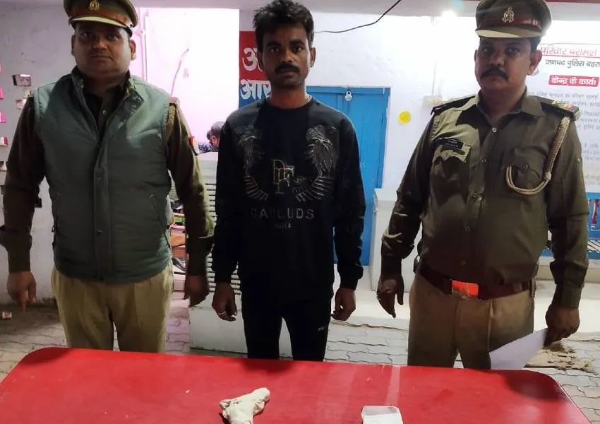बहराइच: अधिवक्ता हत्याकांड का मुख्य आरोपी गिरफ्तार, तमंचा और कारतूस बरामद, जानें हत्या की वजह 