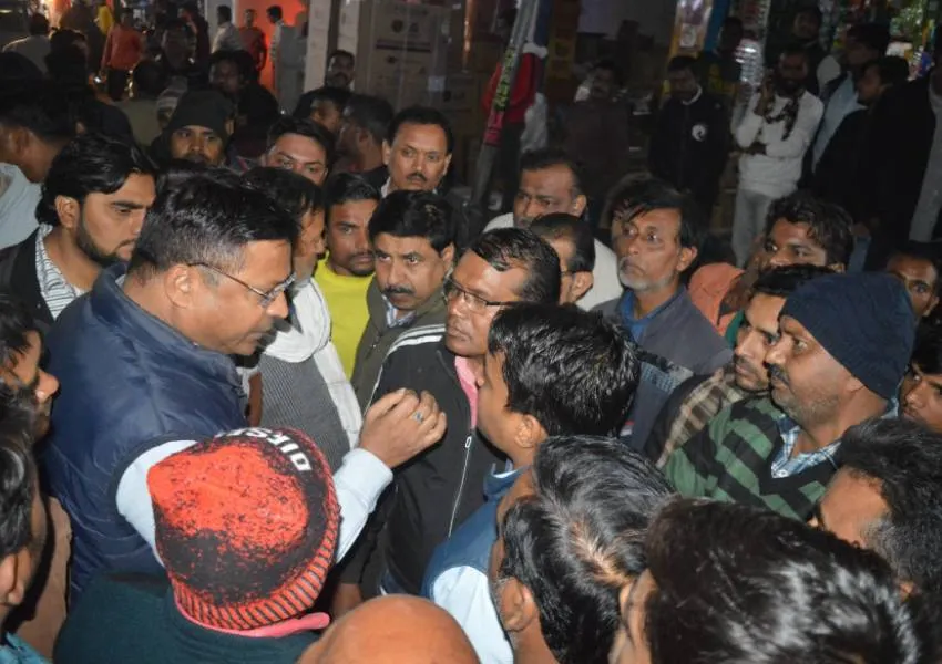 अयोध्या: जेसीबी देख भड़के व्यापारी, हंगामा देख वापस लौटी सेतु निगम की टीम, जानें मामला