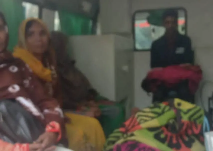 अयोध्या: एंबुलेंस में महिला ने दिया बच्चे को जन्म, जच्चा-बच्चा दोनों सुरक्षित