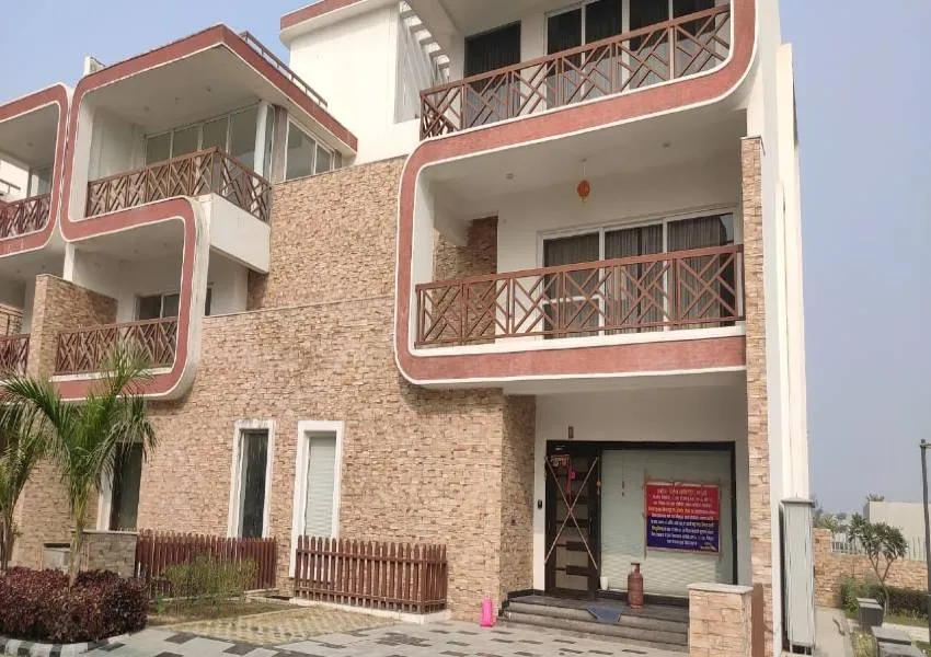 लखनऊ: बाहुबली विजय मिश्रा की बहू की करोड़ों की संपत्ति कुर्क, गैंगस्टर एक्ट के तहत हुई कार्रवाई