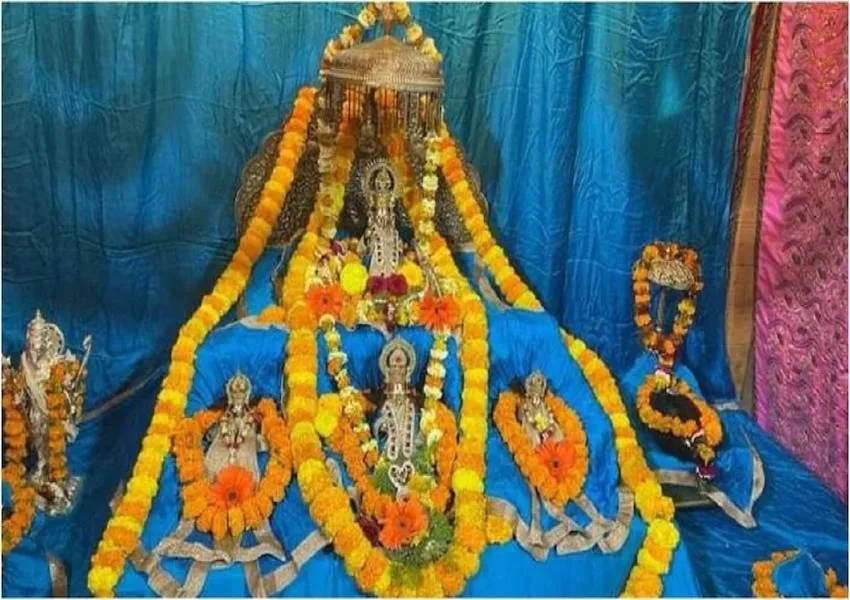 अयोध्या: रामलला के चढ़ावे को गिनने के लिए बुलानी पड़ी मशीन, लाखों में आ रही है चिल्लर