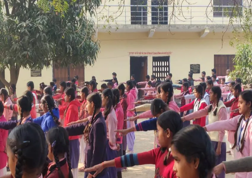 बाराबंकी: छात्र-छात्राओं ने लिया सुरक्षित यातायात का संकल्प