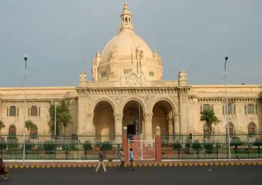 UP विधान भवन के शीतकालीन सत्र में दूसरे दिन भी हंगामा,  कार्यवाही स्थगित, सपा विधायकों ने लगाए कई आरोप