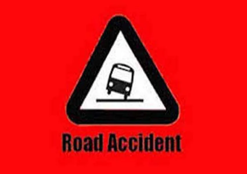 गोंडा में बड़ा हादसा: कर्नलगंज में पलटी डबल डेकर बस, 40 घायल यात्री, आठ की हालत गंभीर