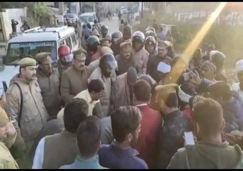 कानपुर: लूट के संदिग्ध आरोपी की पुलिस पिटाई से मौत, परिजनों ने किया हंगामा