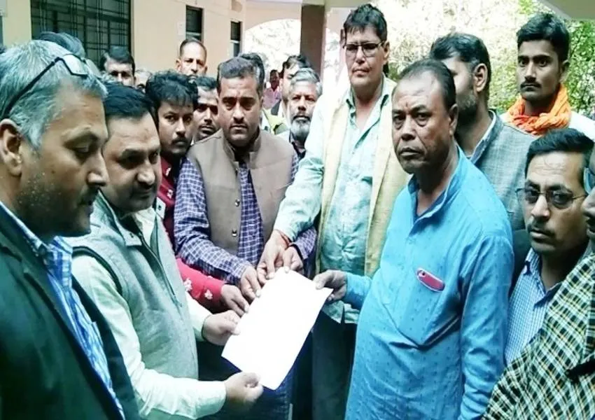 बांदा: कांग्रेसियों ने मांगें पूरी न होने पर सड़क पर उतरने की दी चेतावनी