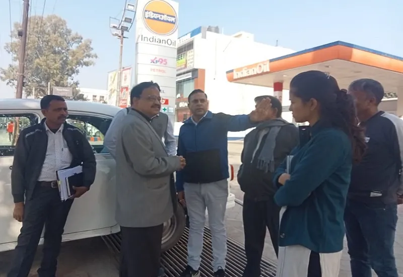 मुरादाबाद : मंडलायुक्त के आदेश पर जांच के लिए पहुंची टीम, सुरक्षित यातायात के बिंदुओं का किया सर्वे 