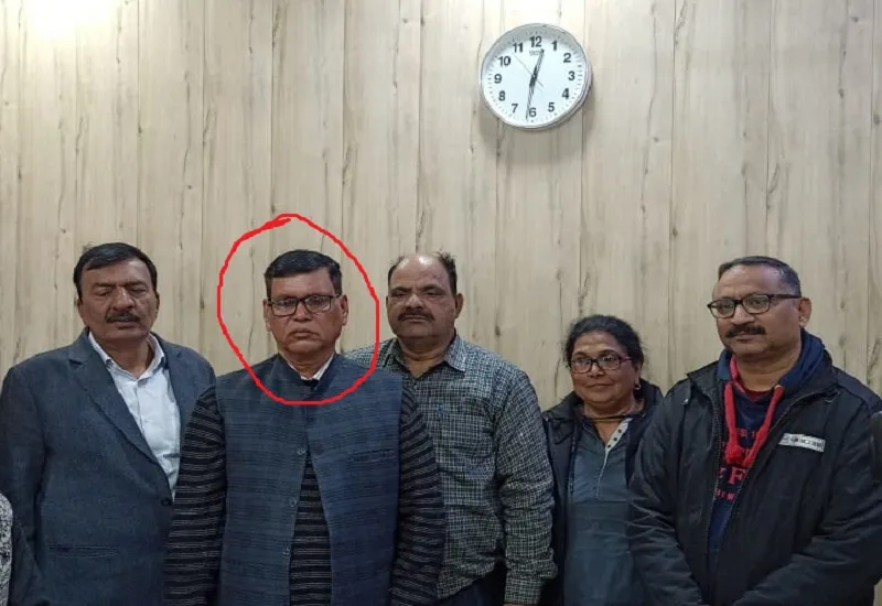 मुरादाबाद : रिश्वतखोर चकबंदी विभाग का बाबू गिरफ्तार, एंटी करप्शन टीम ने तीन हजार रुपए लेते हुए पकड़ा