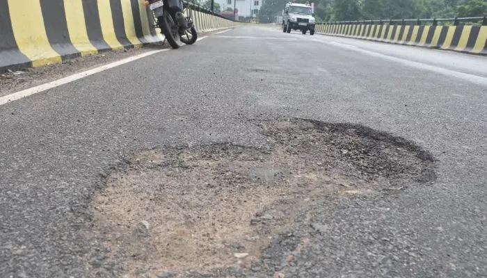 Kanpur के जर्जर पुलों के झटके कमर तोड़ रहे, तमाम कयासो के बाद भी नहीं सुधरी स्थिति, अब अगले साल जनता को इंतजार