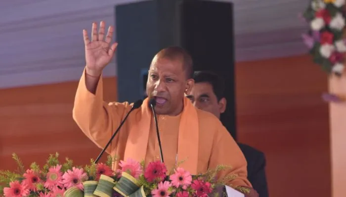 कानपुर में सीएम योगी की बदमाशों को चेतावनी, बोले- अपराध करोगे तो चौराहे पर कर दिए जाओगे ढ़ेर