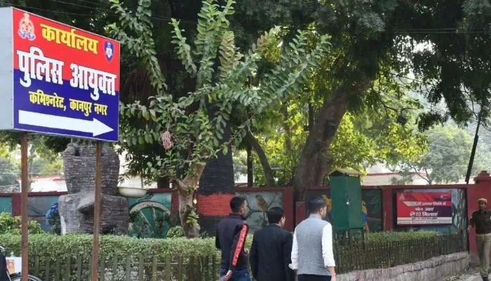 मैं तुमसे प्यार करता हूं, मुझे तुमसे मिलना है… कानपुर में शोहदे ने पहले पुलिस फिर युवती के घर भेजी एंबुलेंस