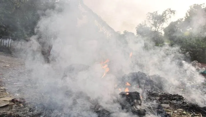Kanpur Pollution News: नोएडा-गाजियाबाद जितनी खराब हुई शहर की हवा, सांस लेने में दिक्कत होने से बीमार हो रहे लोग