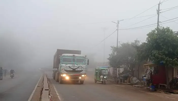 Kanpur Today Weather : घना कोहरा छाने से छाया सन्नाटा, ठंड बढ़ने से सड़कों पर कम लोग आ रहे नजर