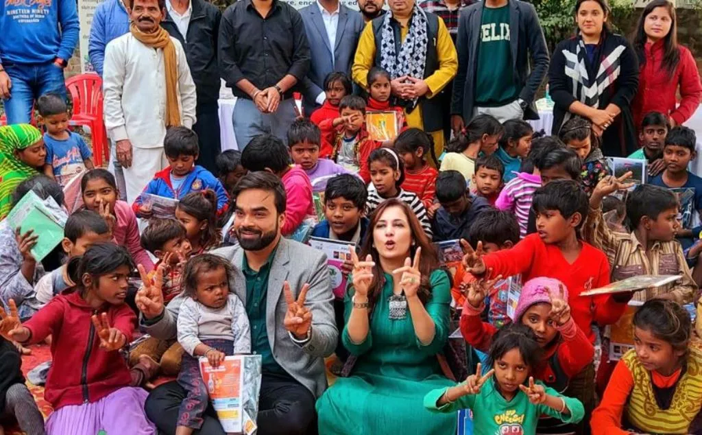 लखनऊ: गरीब बच्चों को शिक्षित करने के संकल्प के साथ द एमएसजी फाउंडेशन ने मनाई अटल जयंती और क्रिसमस डे 