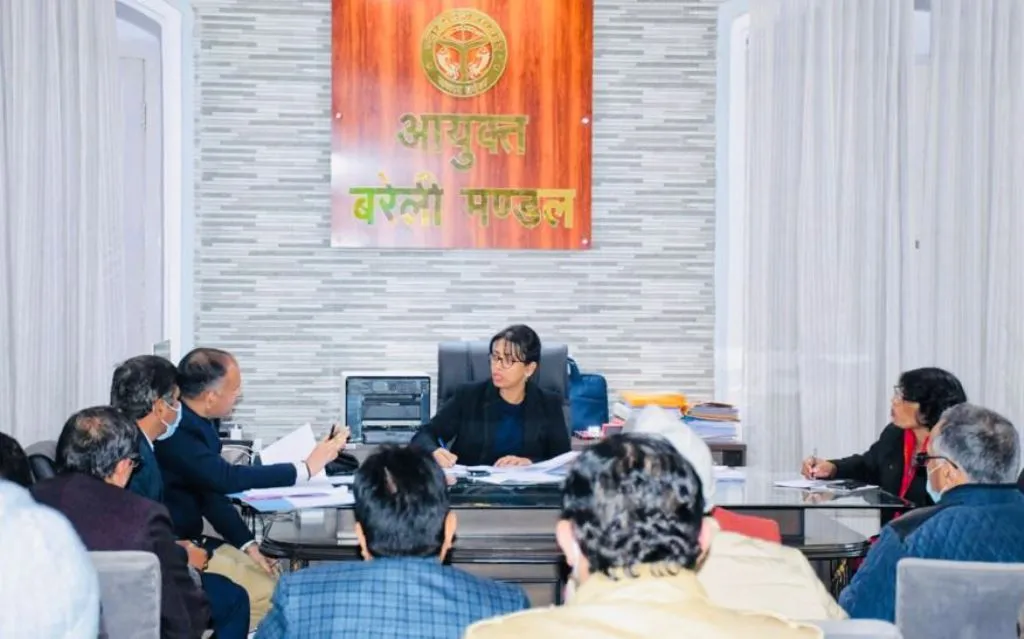 बरेली: कमिश्नर ने समीक्षा बैठक कर बकाया 169.65 करोड़ का 15 दिन में भुगतान कराने के दिए निर्देश