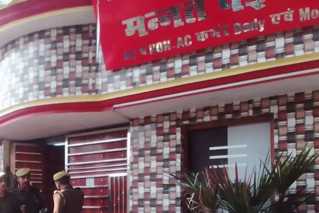 शाहजहांपुर: पुलिस ने देह व्यापार के बजाय शांति भंग में कर दिया पूर्व चेयरमैन का चालान