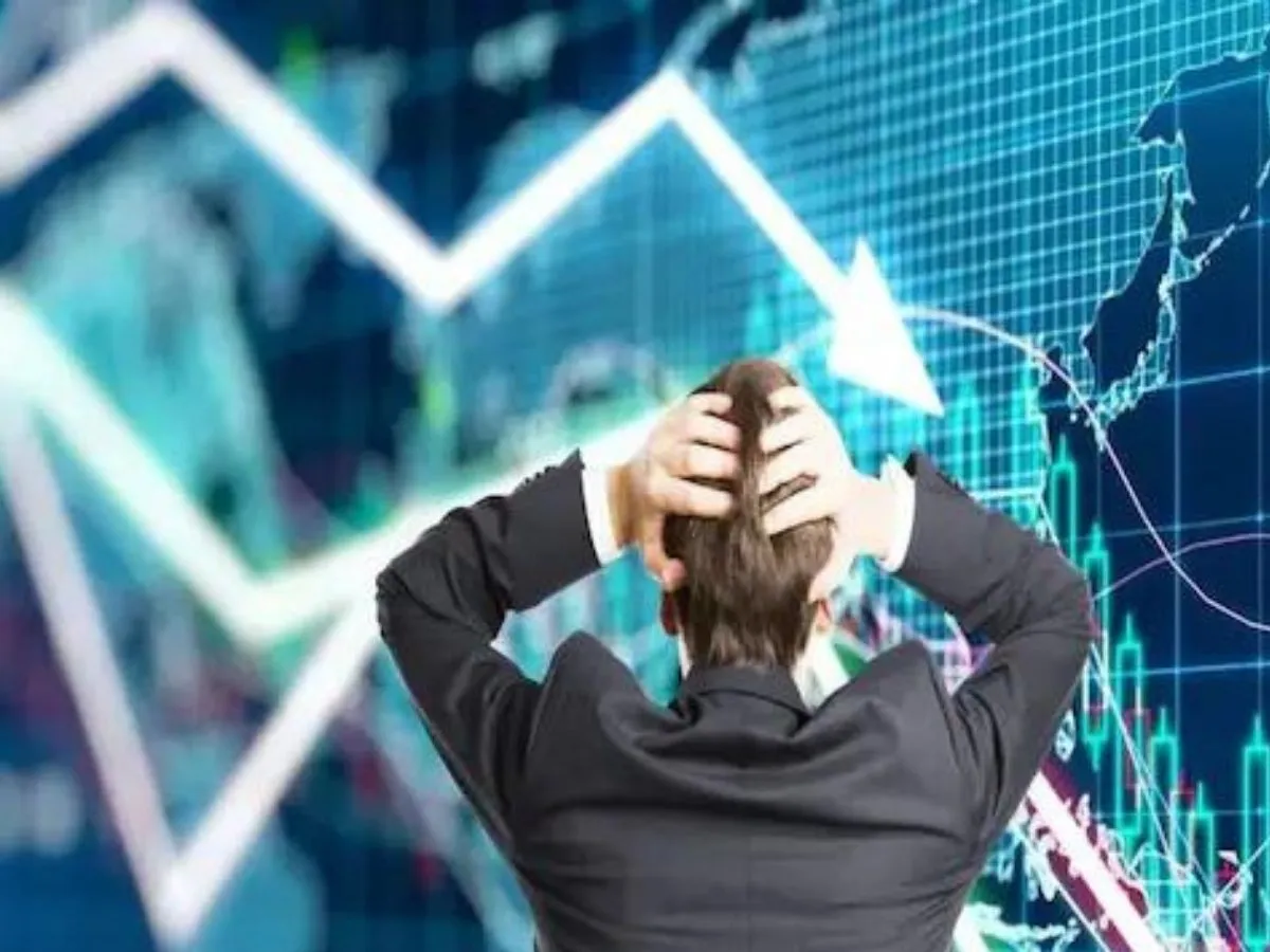कोविड की आशंका से शेयर बाजार दहला, सेंसेक्स -निफ्टी लुढ़के, रुपया सात पैसे टूटा