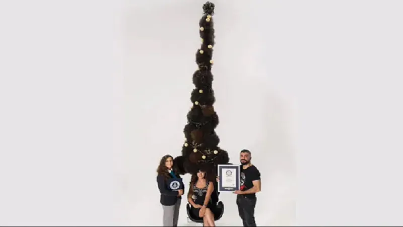 इस 'महिला की चोटी' ने छुई 'रिकॉर्ड की चोटी', आप सीढ़ी लेकर नापोगे!