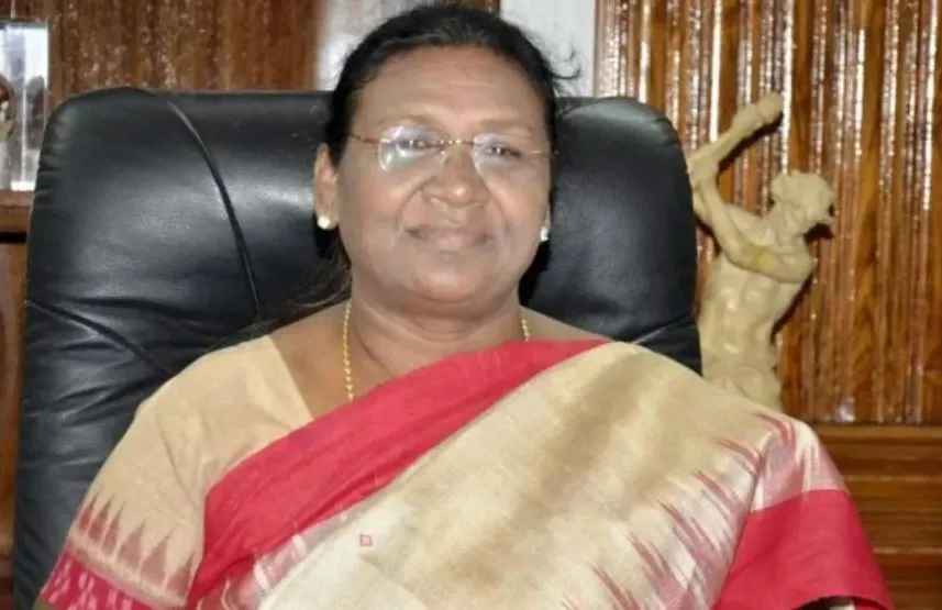 महिलाओं के प्रति संवेदनशीलता मामले में आंध्र अनुकरणीय राज्यों में से एक: मुर्मू 