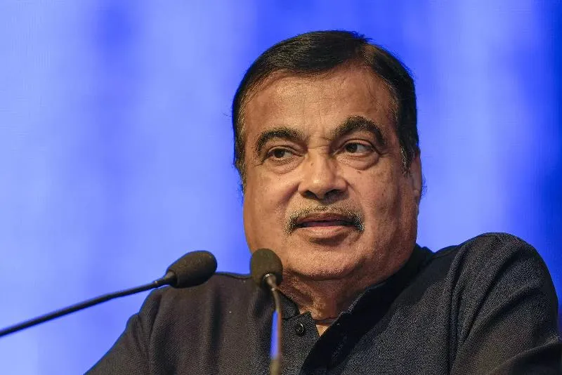 भारत 2024-25 तक 5000 अरब डॉलर की अर्थव्यवस्था बनने की राह पर : नितिन गडकरी 