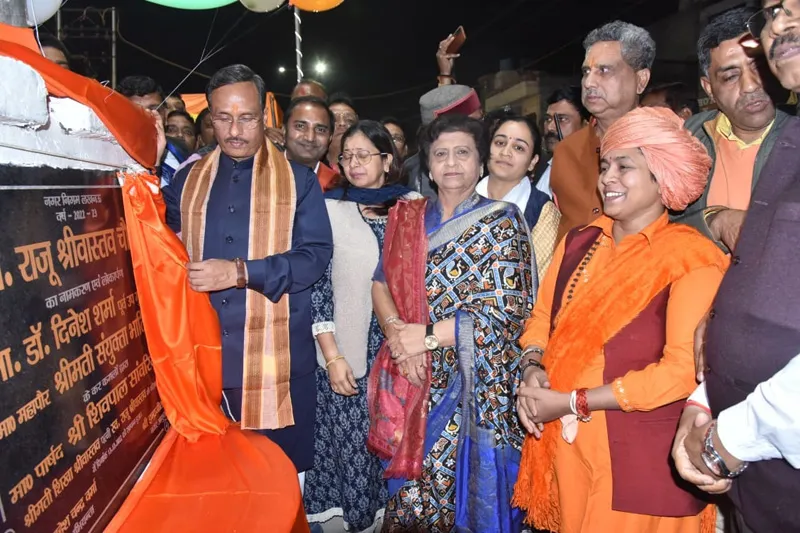 लखनऊ का ये चौराहा अब कमेडियन राजू श्रीवास्तव  के नाम से जाना जायेगा, मेयर ने किया लोकार्पण