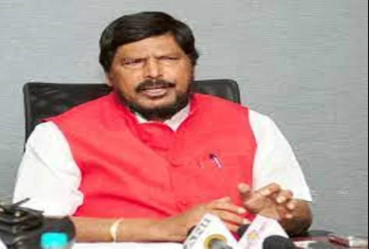 सीमावर्ती गांवों की दूसरे राज्यों में विलय की मांग महाराष्ट्र के हित में नहीं: आठवले