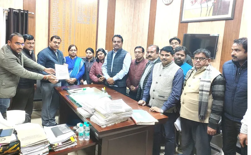 बेसिक शिक्षा परिषद के शिक्षकों ने मांगा निशुल्क चिकित्सा का लाभ, आरएसएम लखनऊ इकाई की पहल