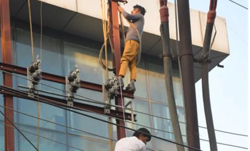 बरेली: हादसे पर लगेगी रोक, कंपनी नहीं बिजली विभाग खरीदेगा सुरक्षा उपकरण