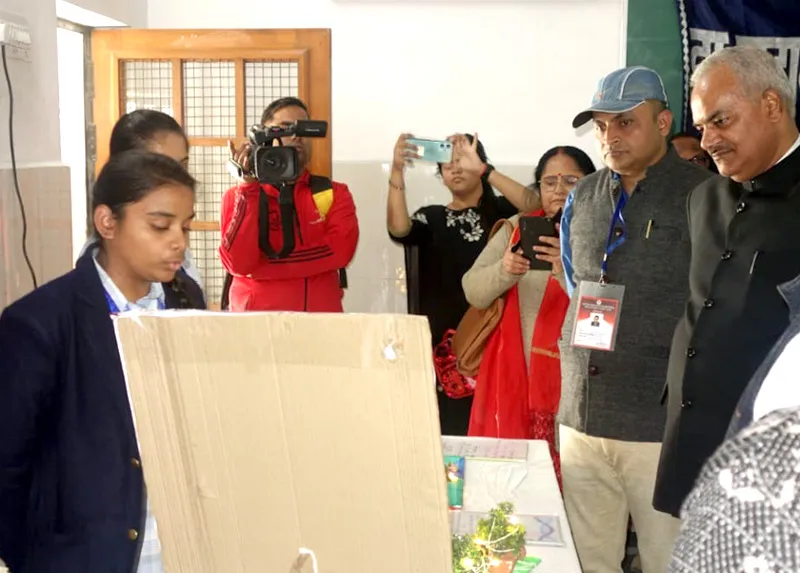 50वीं राज्य स्तरीय विज्ञान प्रदर्शनी में नवाचारी मॉडलों का मूल्यांकन शुरू, राज्य विज्ञान शिक्षा संस्थान के निदेशक ने देखी प्रदर्शनी 