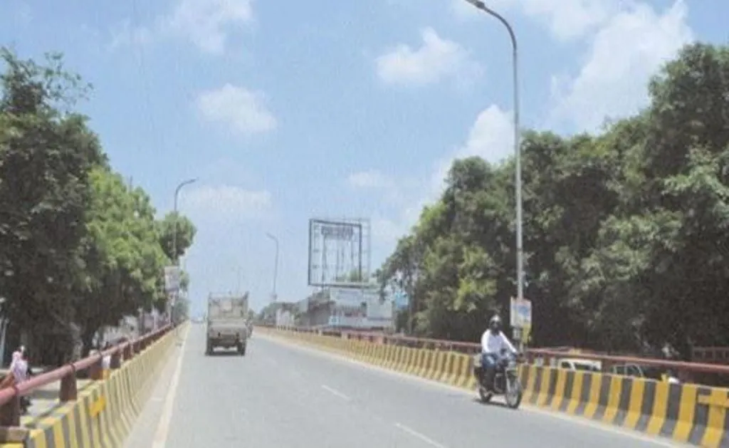 बरेली:  शहामतगंज पुल के चार साल...श्रेय लेने को सपा नेताओं में फेसबुक वार