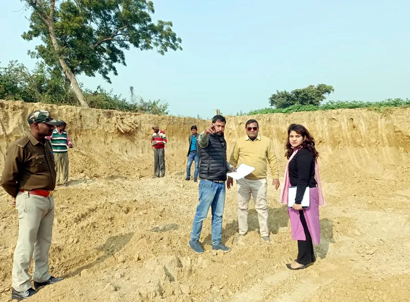 लखनऊ के बीकेटी में अवैध खनन जारी, विधायक ने लिखा कमिश्नर को पत्र, मिट्टी के डंपर बर्बाद कर रहे सड़के 