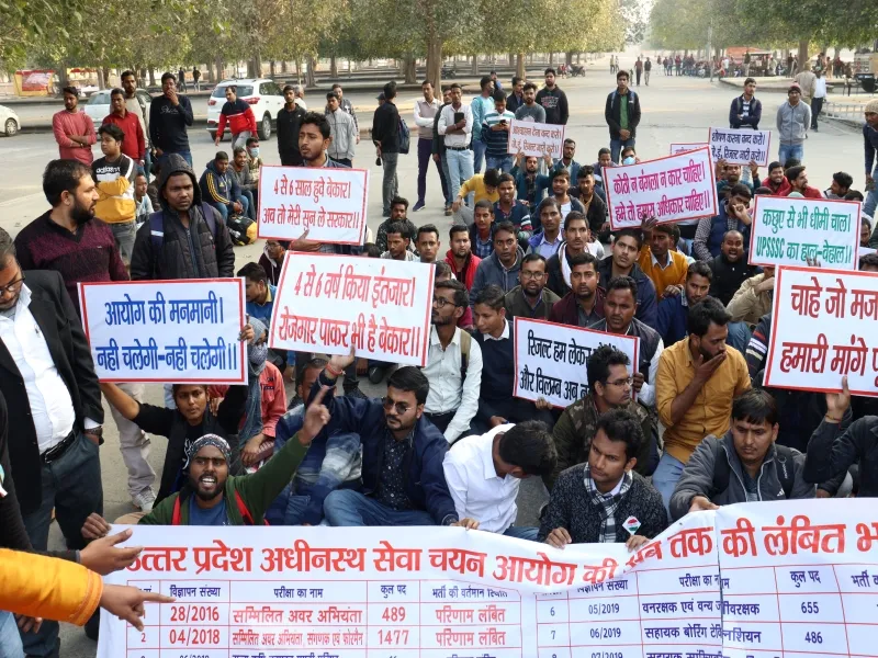 लखनऊ: आयोग की लापरवाही पर भड़के UPSSSC JE अभ्यर्थी, कहा- रिजल्ट जारी हो नहीं तो दे देंगे जान