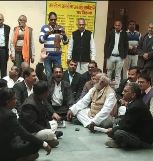 बांदा: अधिवक्ता हड़ताल पर, तारीख लेकर वापस लौटे फरियादी