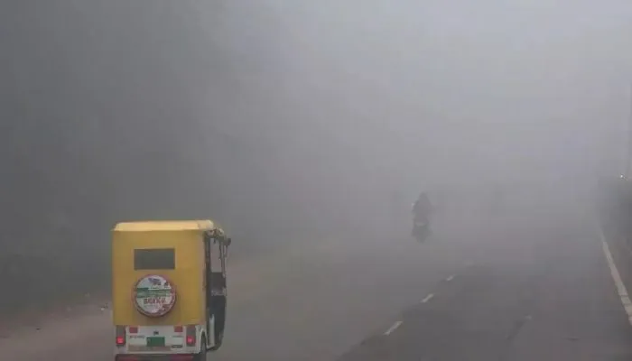Kanpur Weather Today : बूंदाबांदी होने से ठंड बढ़ी, ठिठुरते रहे लोग, 10.6 डिग्री सेल्सियस न्यूनतम पारा