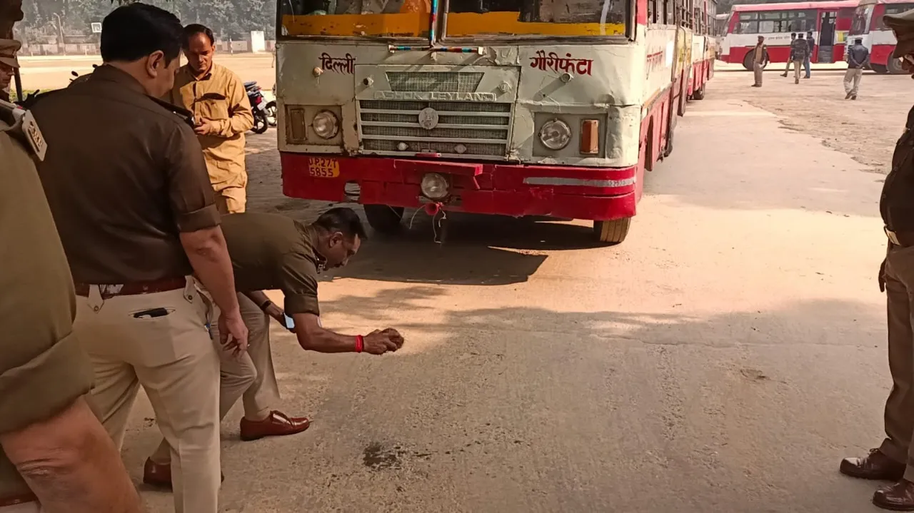 शाहजहांपुर: रामपुर-मैनपुरी में चुनाव कराने के लिए पुलिस फोर्स रवाना, नारियल फोड़कर दिखाई हरी झंडी