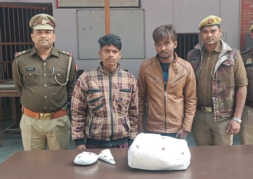 शाहजहांपुर: हिस्ट्रीशीटर चम्पू समेत दो गिरफ्तार, 230 ग्राम गांजा और एक तमंचा भी बरामद
