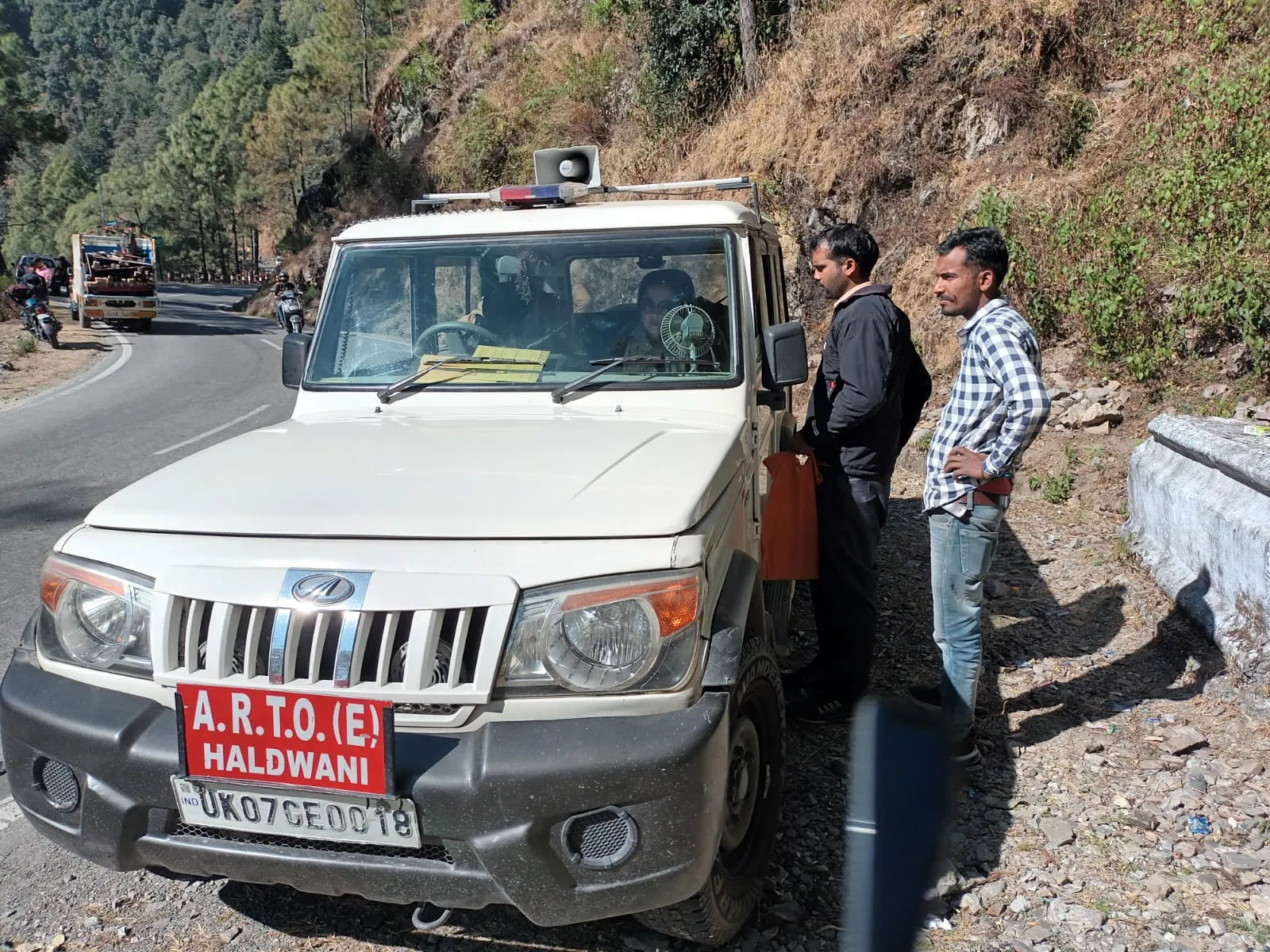 नैनीताल: एआरटीओ ने चलाया अभियान चार लाइसेंस संस्पेंड, दो सीज