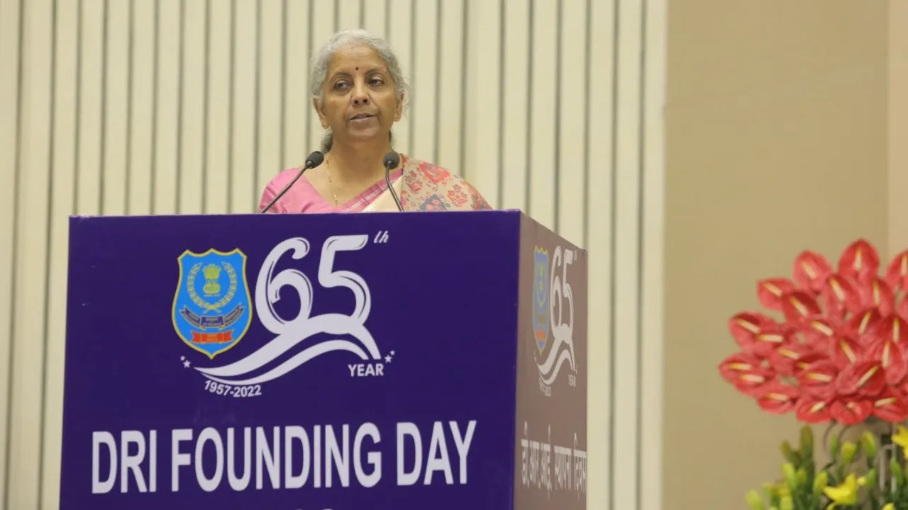 निर्मला सीतारमण ने नशीले पदार्थों की तस्करी में शामिल 'बड़ी मछलियों' पर कार्रवाई करने को कहा 