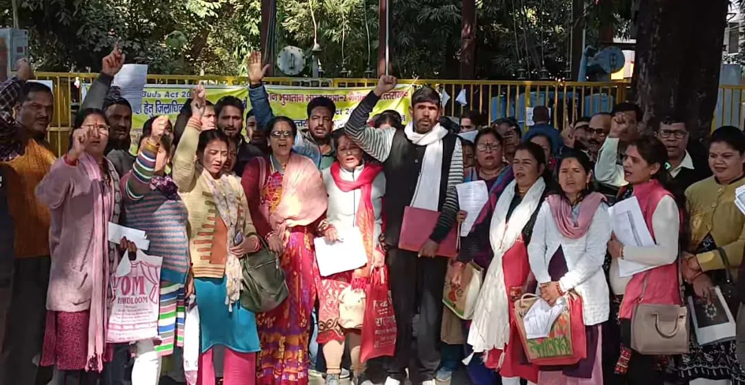 हल्द्वानी: लोगों ने कहा सरकार नहीं चाहती हमारा पैसा वापस मिले...