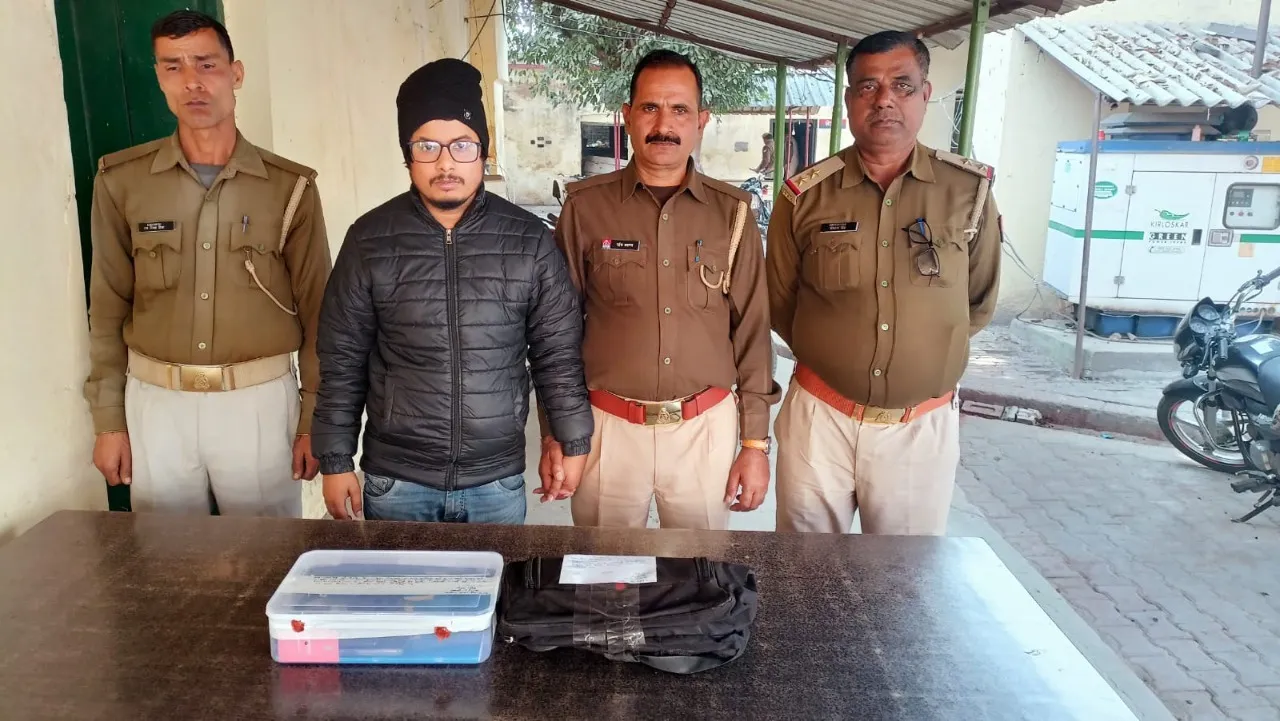 शाहजहांपुर: फोन पर लालच देकर ठगी गिरोह का सदस्य गिरफ्तार, अन्य की तलाश जारी