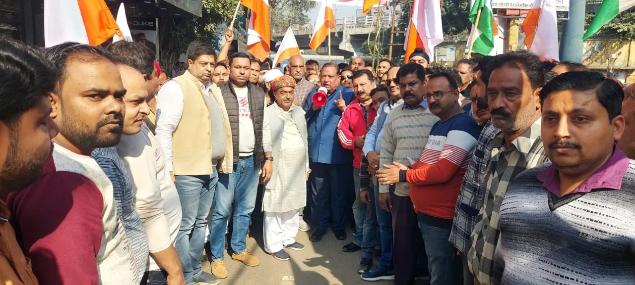 शाहजहांपुर: जीएसटी सर्वे के विरोध में गरजे व्यापारी, सरकार को सुनाई खरी-खोटी