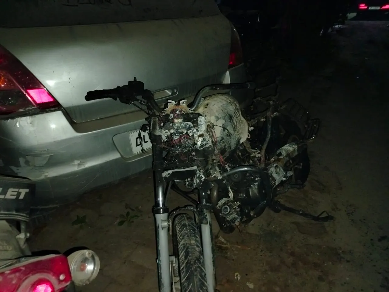 मेरठ: युवक की बाइक से बच्चे को लगी टक्कर, गुस्साए परिजन ने जमकर पीटा, बाइक में लगा दी आग