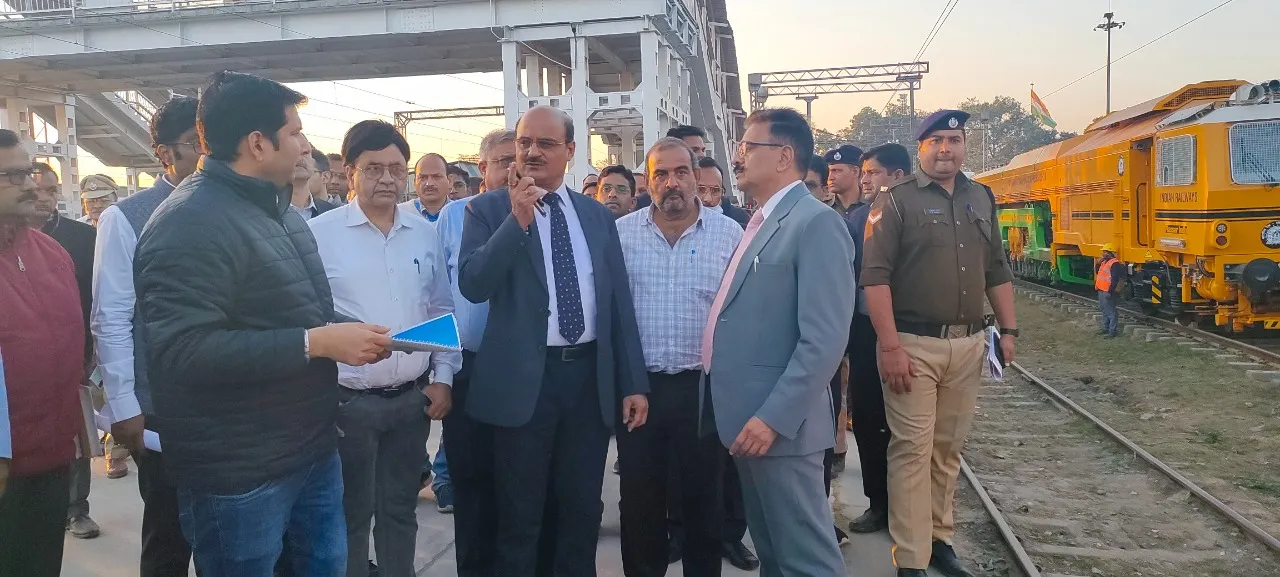 रामपुर: रेलवे जीएम ने किया निरीक्षण, फुट ओवरब्रिज का उद्घाटन