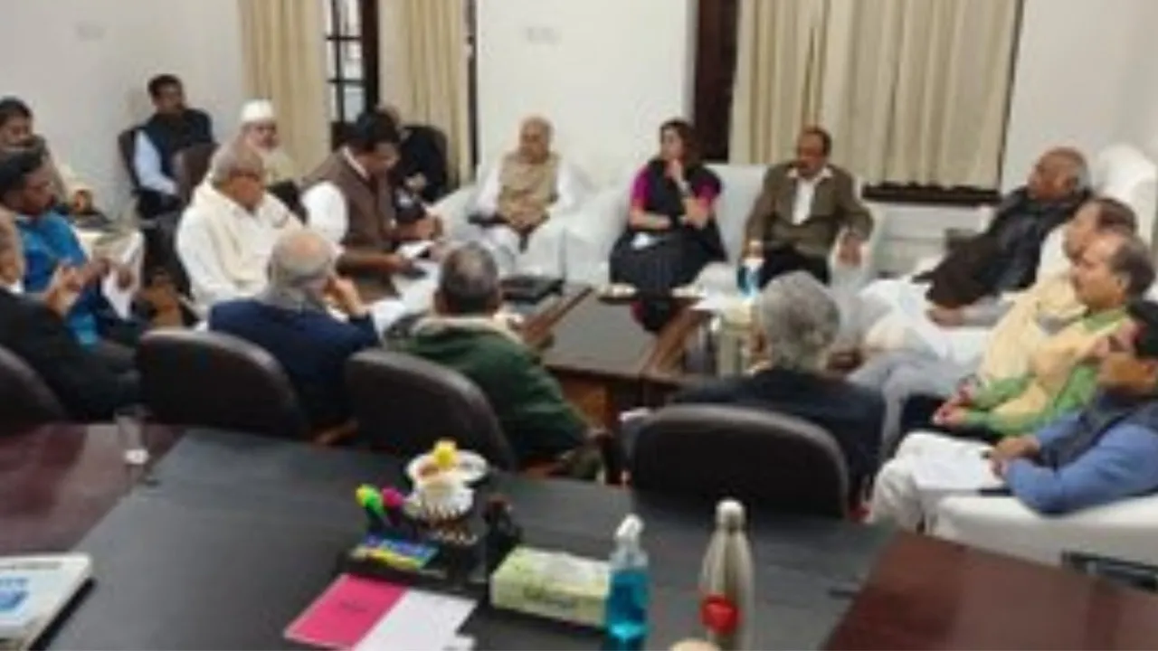 चीन के साथ तनाव समेत कुछ अन्य मुद्दों पर रणनीति तय करने के लिए विपक्षी दलों ने की बैठक 